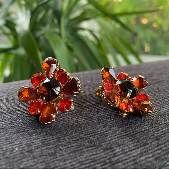 1950s Canary Orange Floral Clip On Earrings - Picture 3 of 10